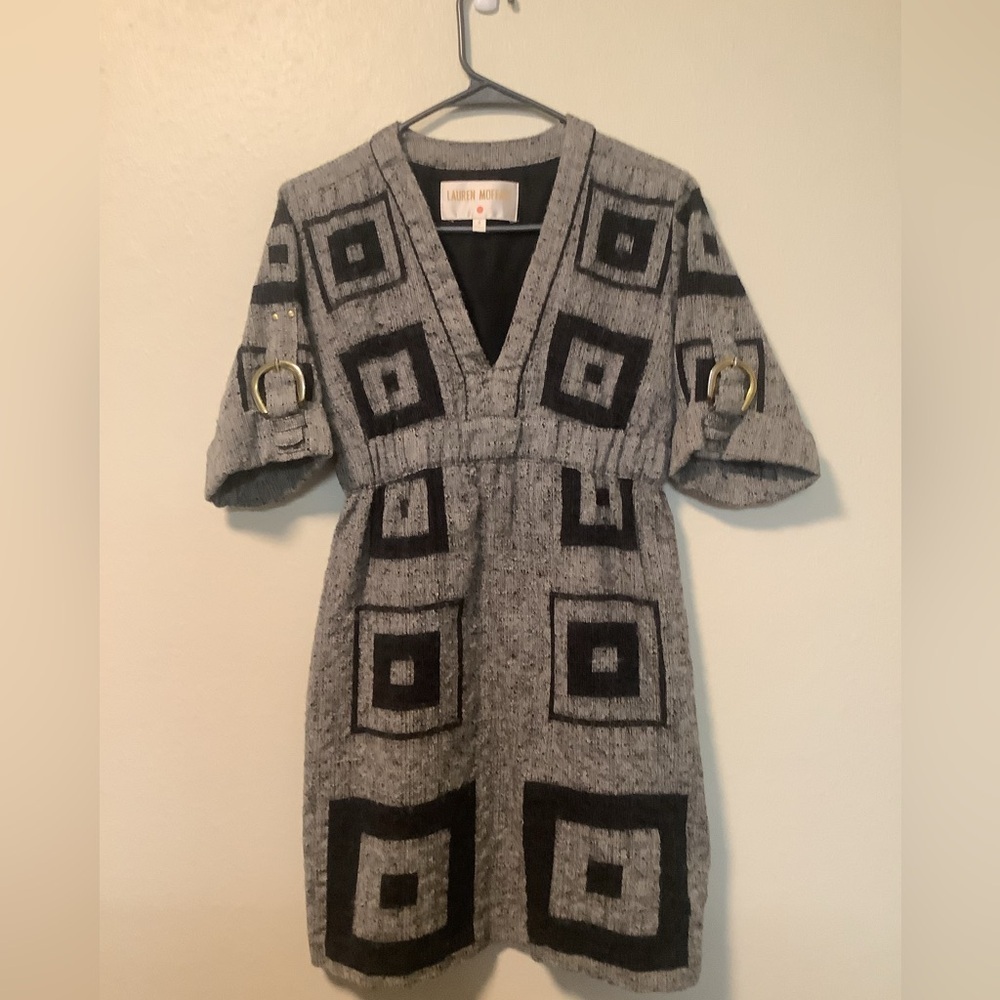 Lauren Moffatt women’s v- neck size 4 empire‎ waist square patterned print top